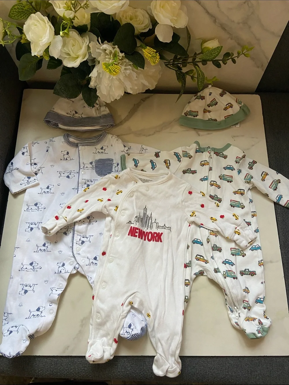 Little Me,Primarks Cares White Footie Trio with Red New York Accent size Newborn